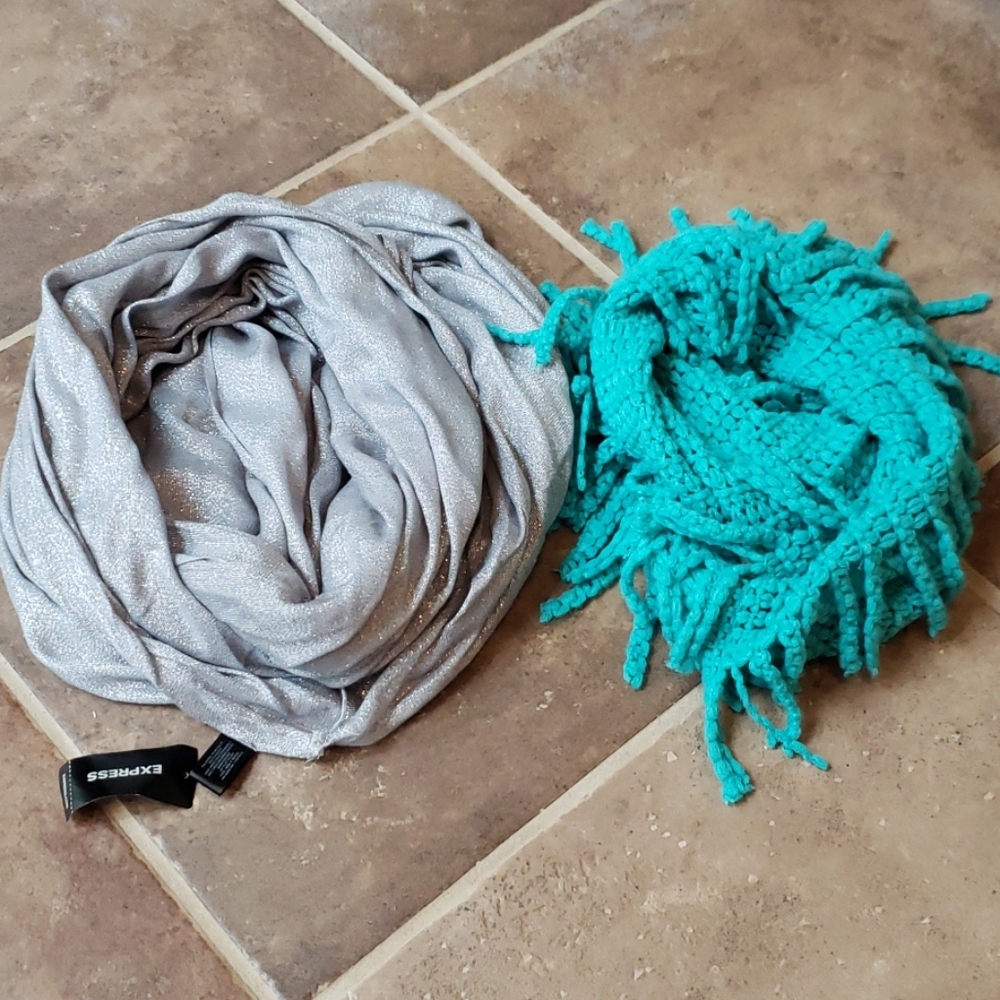 NWT Express Silver Infinity scarf/NWOT turquoise ♾